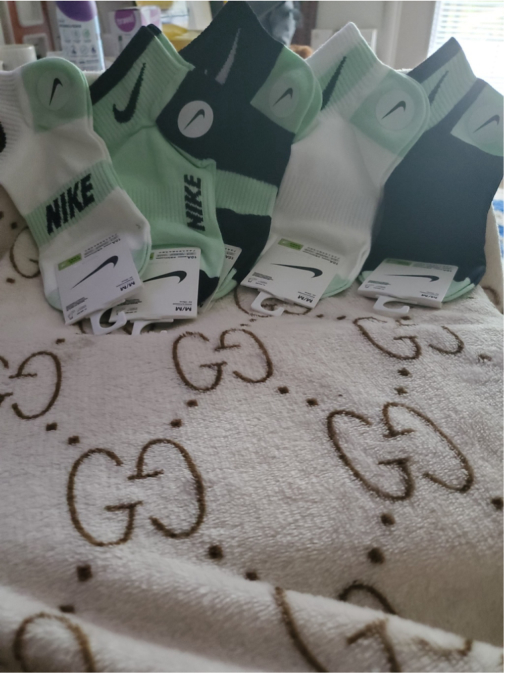 Women's Nike Crew White and Green socks women size 7-9